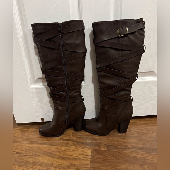 JustFab Women's Knee-High Leather Boots Size 8 - Never worn - Picture 1 of 5